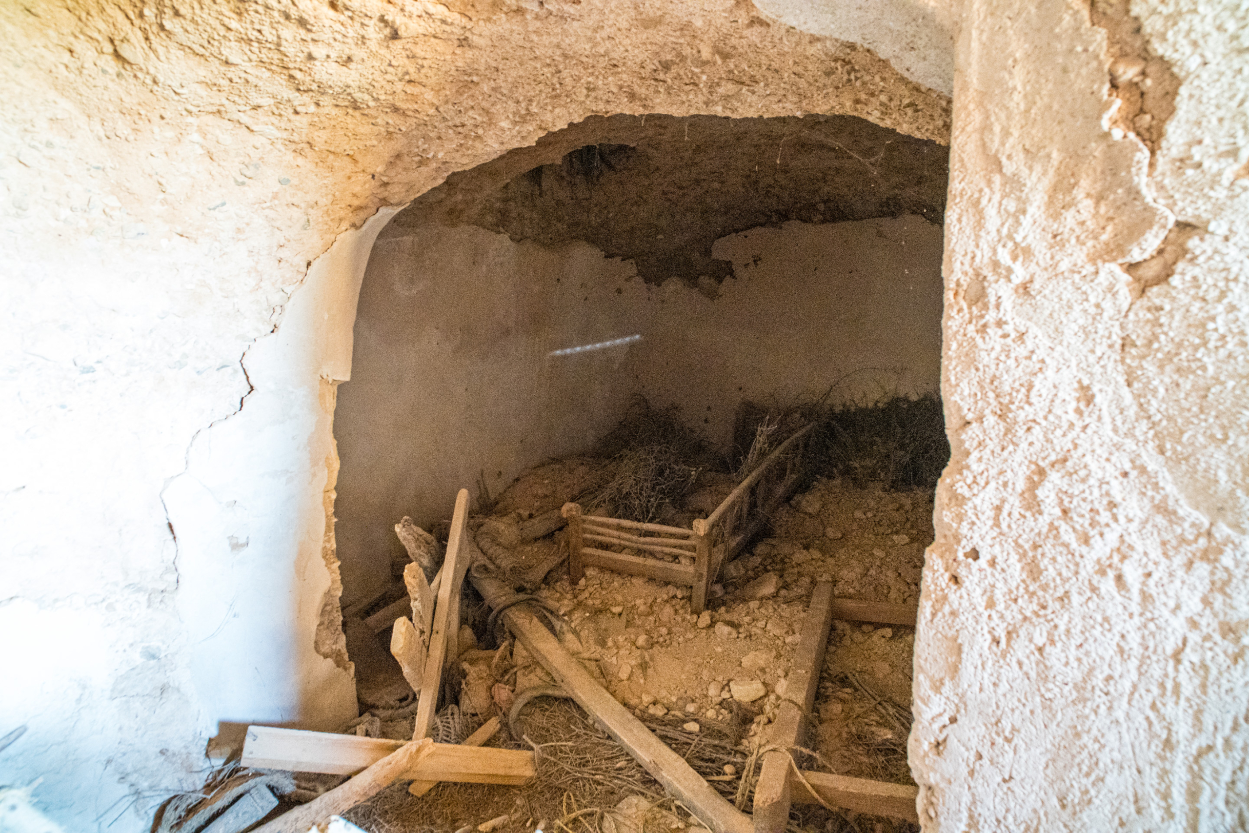 1770751377381-FOX-R121-Raspay-House-Cave-House-030
